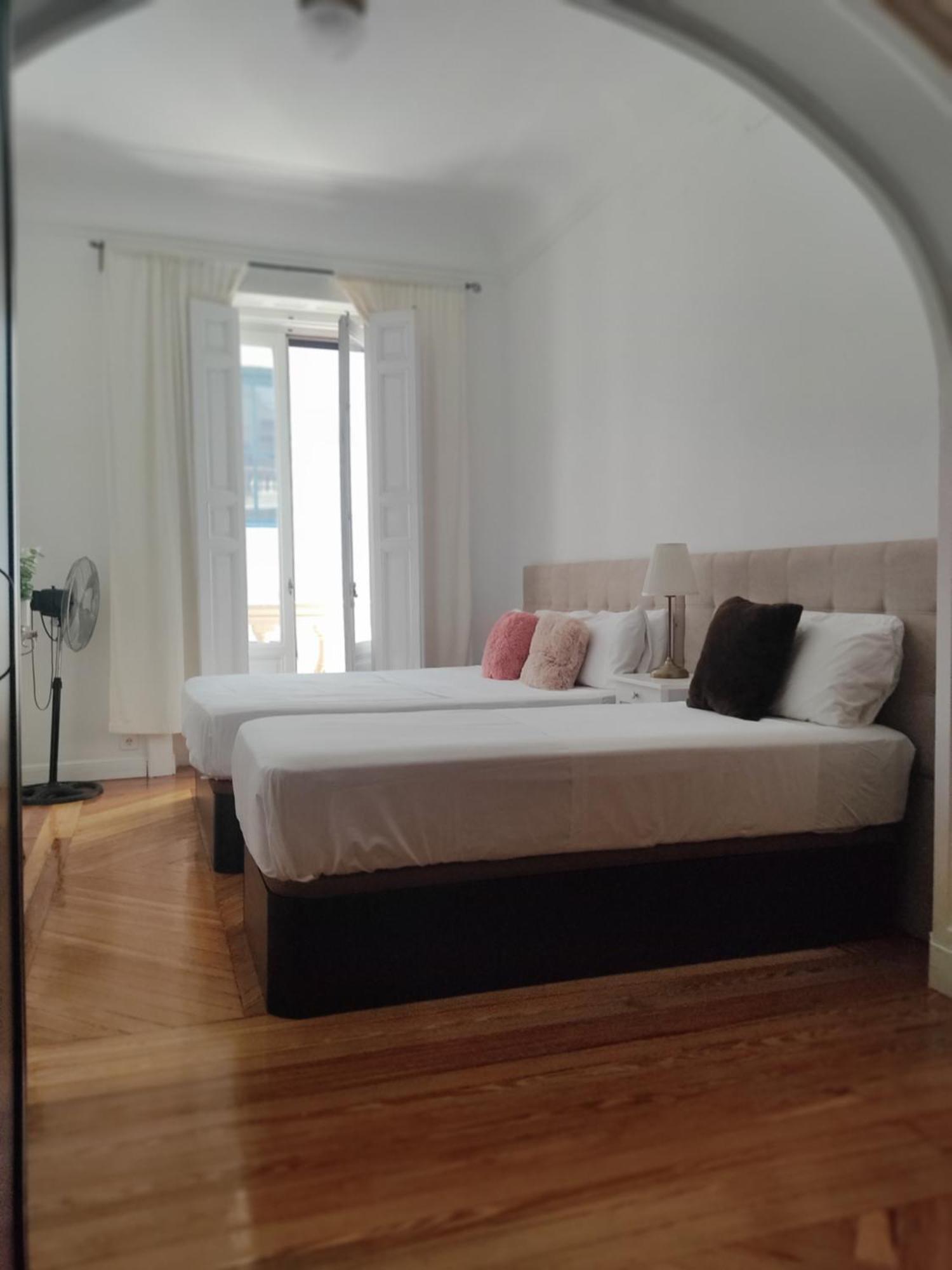 Hotel Grand Via House Madrid Esterno foto