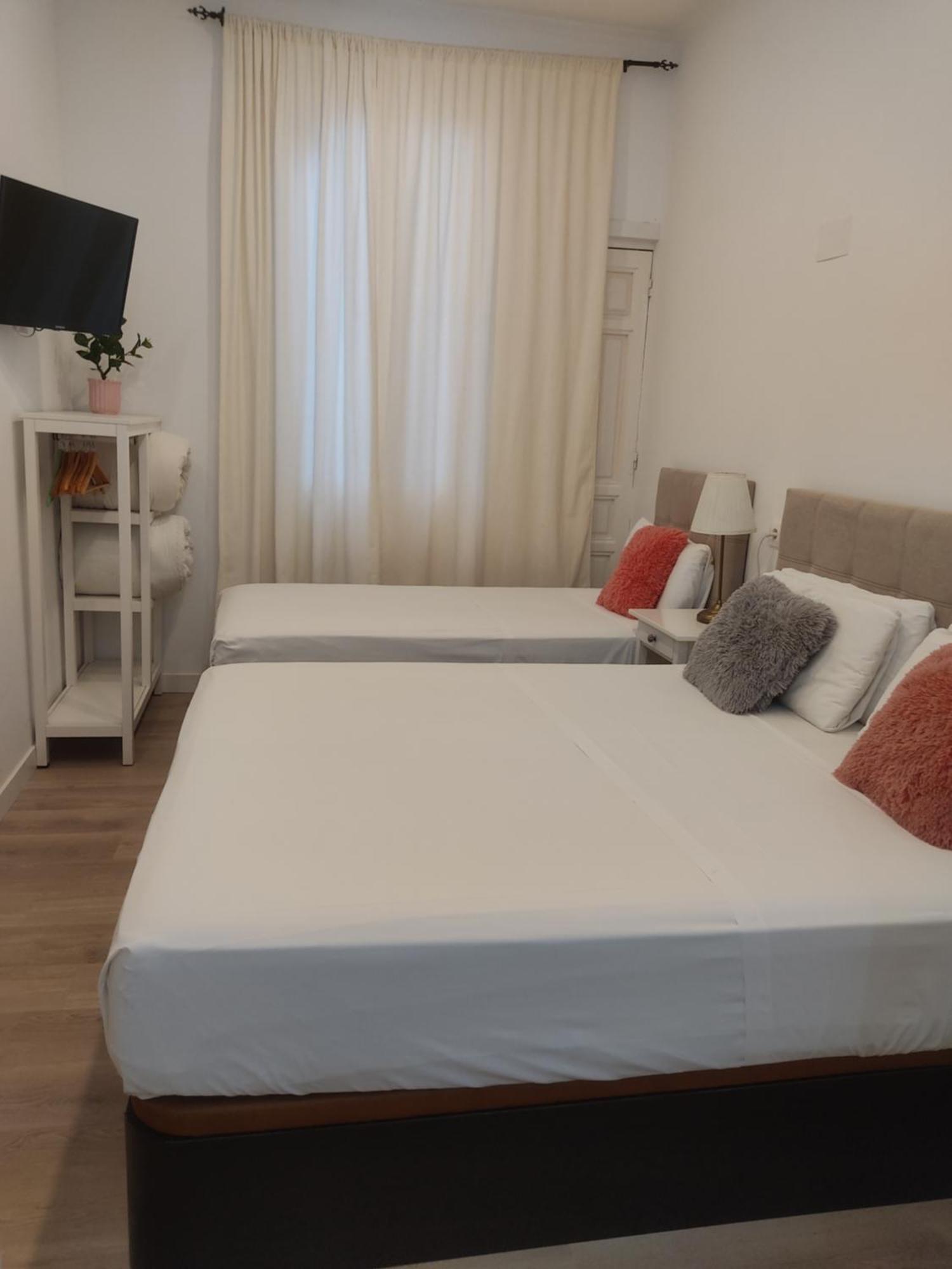 Hotel Grand Via House Madrid Esterno foto