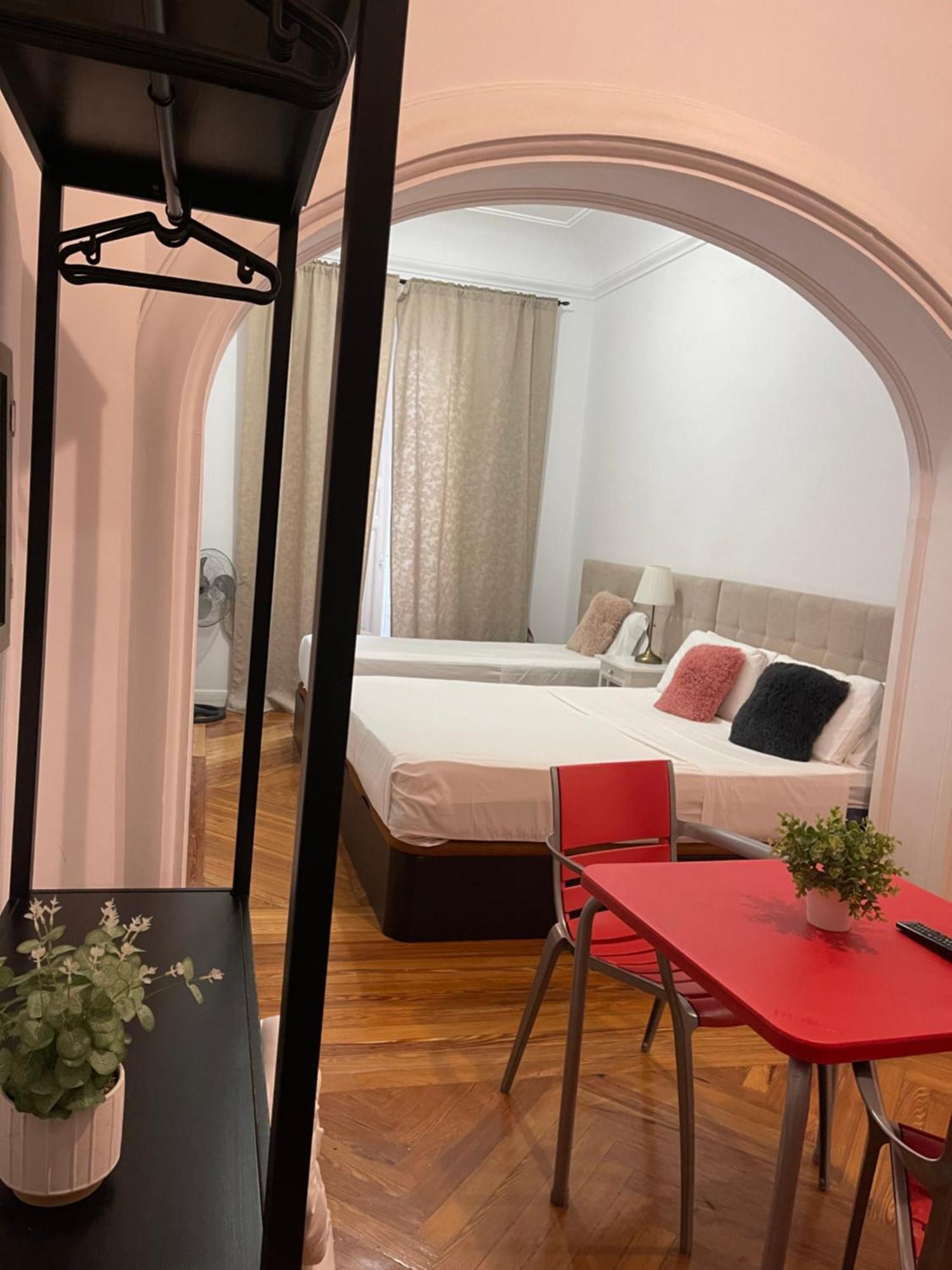 Hotel Grand Via House Madrid Esterno foto